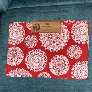 Kali Luxury Red and White Luxury Placemats Set nwt